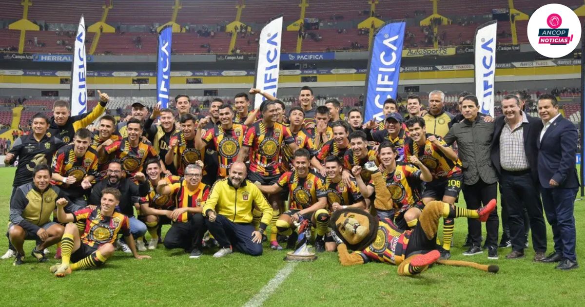 Leones Negros conquista la Copa por la Paz tras vencer a Chivas