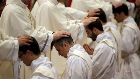 Los hombres abiertamente homosexuales ya pueden ser sacerdotes: El Vaticano ha dicho