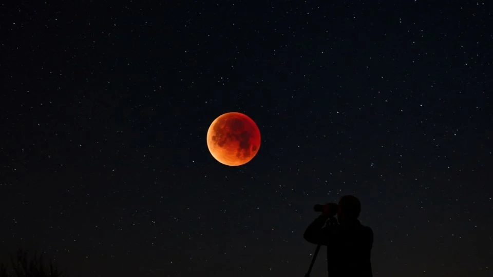 Marzo 2025: Un mes espectacular para los amantes de la astronomía con un eclipse lunar total y un eclipse solar parcial