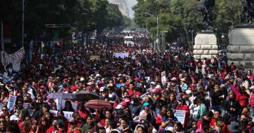 Maestros toman las calles de la CDMX