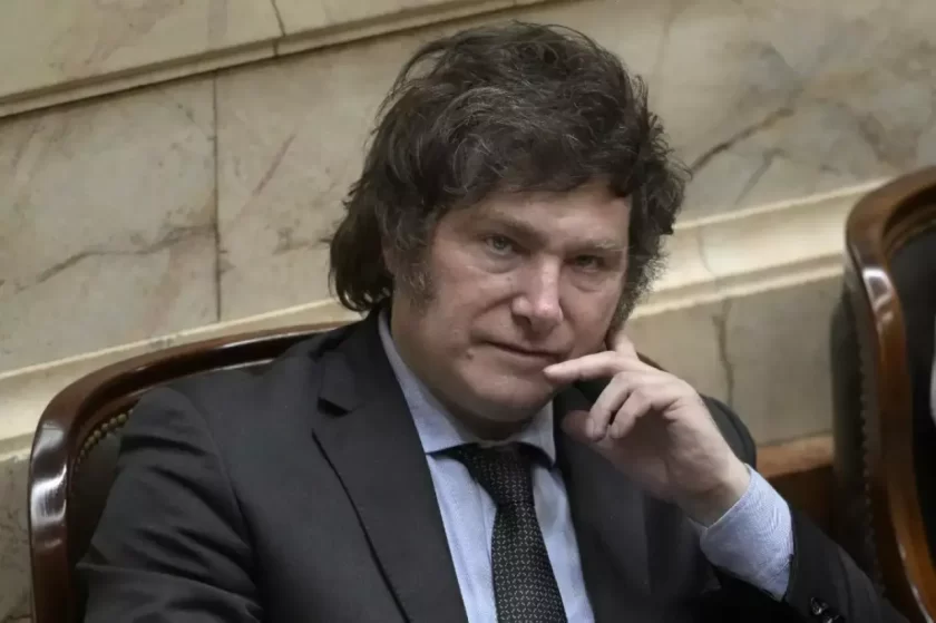 la percepción ciudadana hacia el presidente argentino cayó a su punto más bajo desde que asumió el poder
