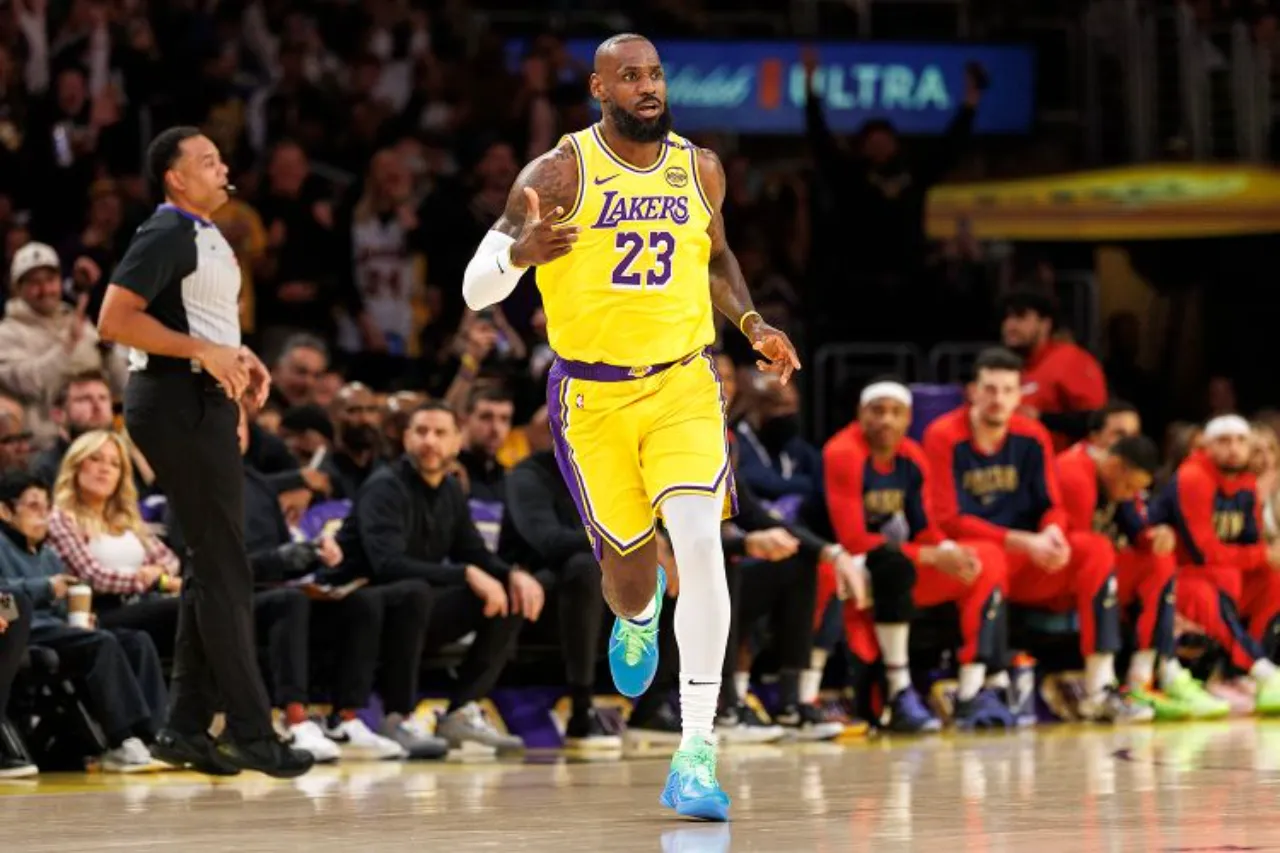 LeBron James inicia la temporada 23ª:
