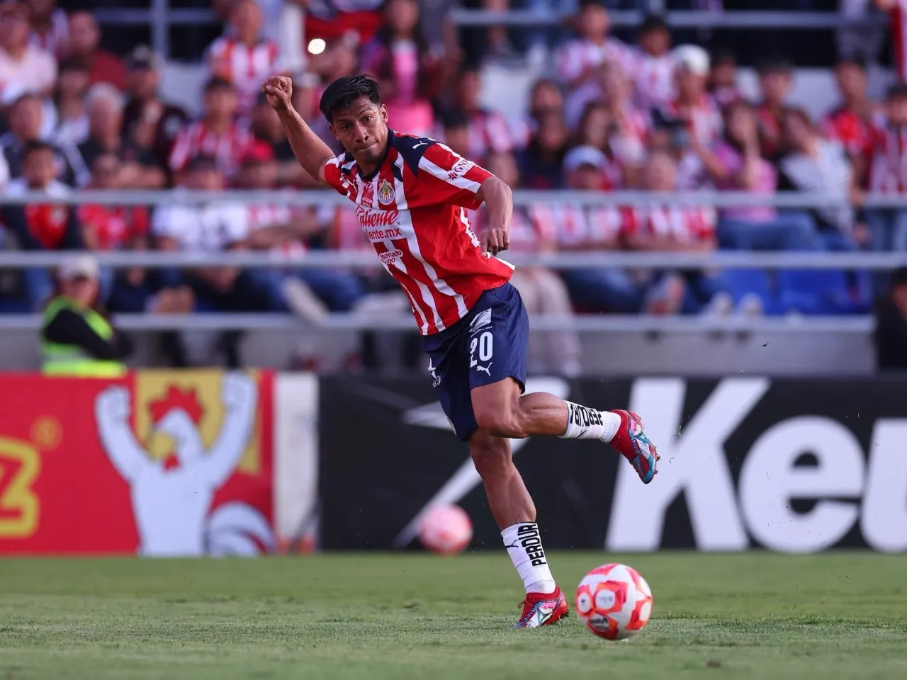 Chivas se enfrenta a Irapuato y aparece el Ángel del gol