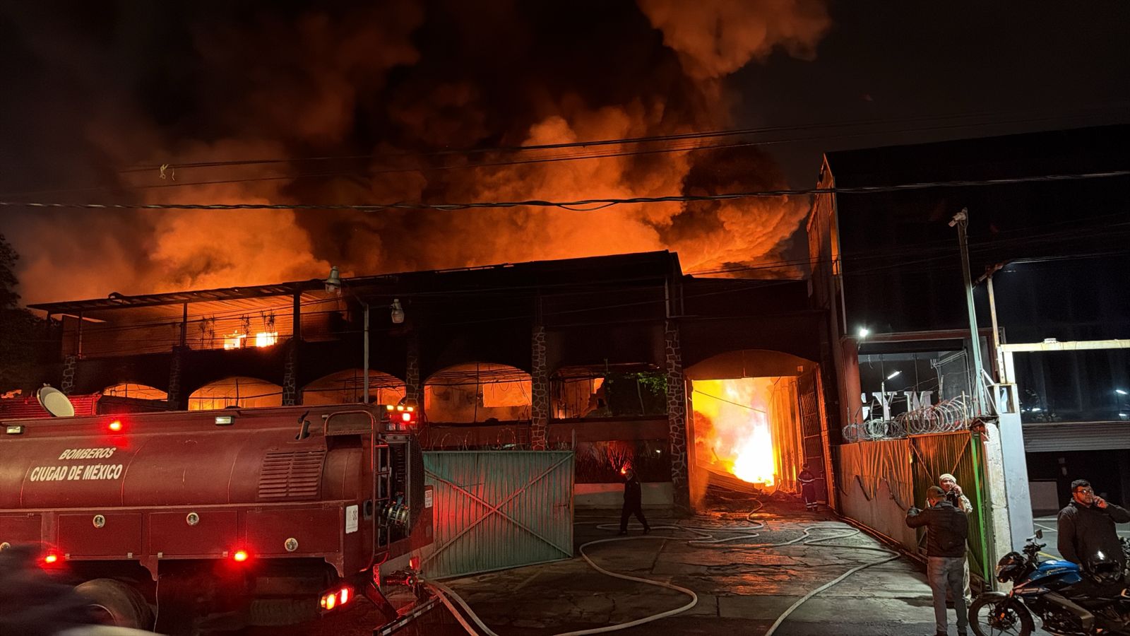 Xochimilco en llamas