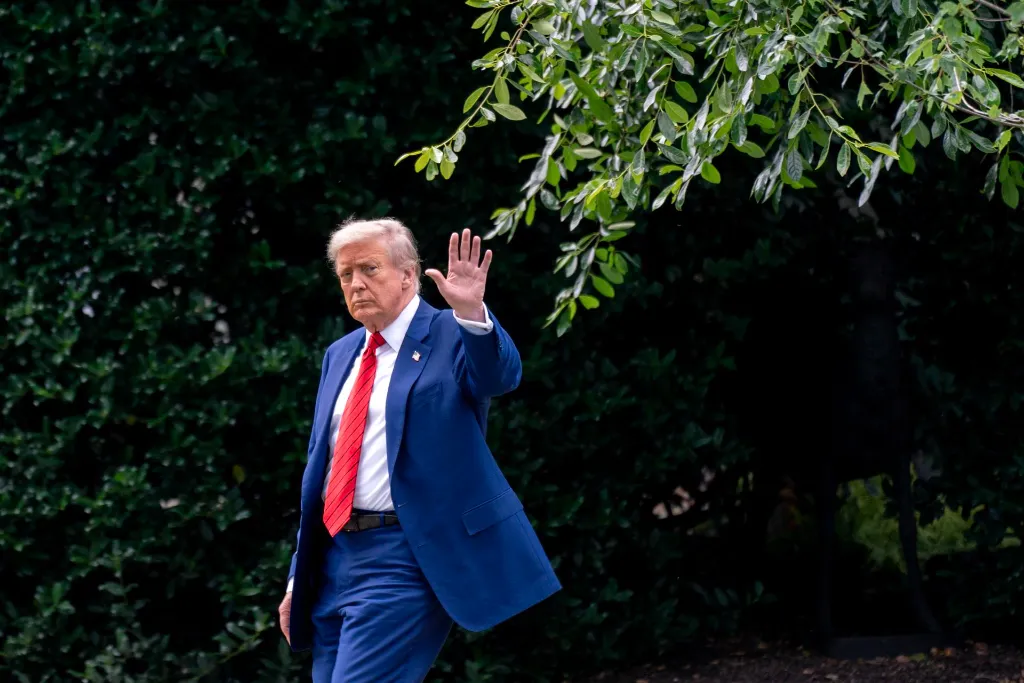 Trump presume auge económico