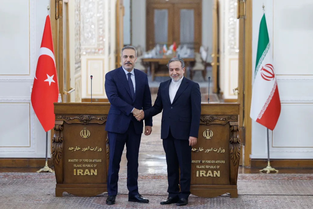 Turquía e Irán intensifican diálogo diplomático