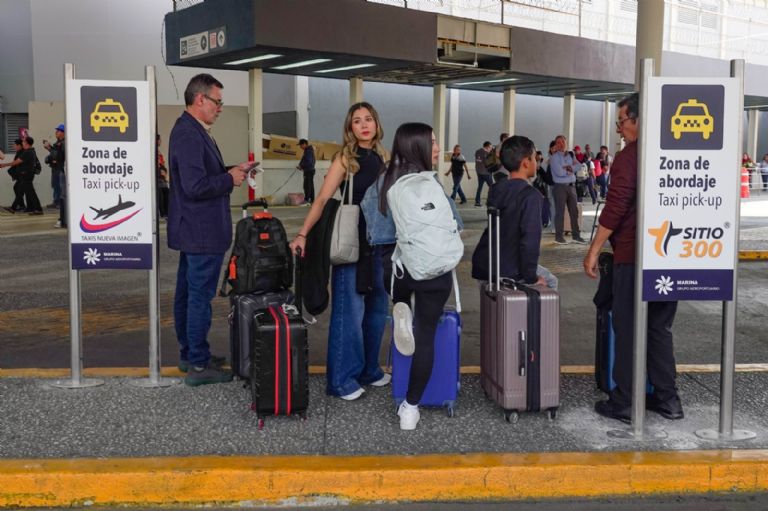 autoridades revisarán precios de los taxis en aeropuertos