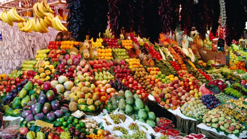 precio de combustibles y alimentos básicos