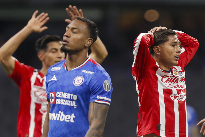 Cruz Azul rescata empate ante Chivas
