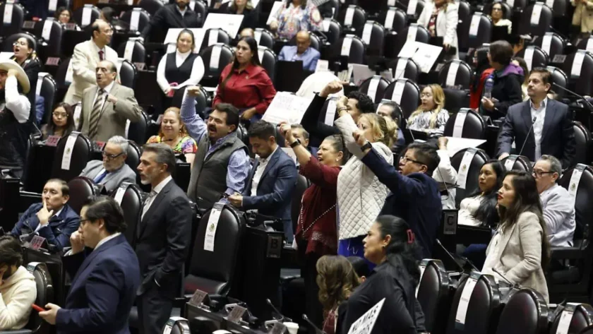 Diputados aplazan