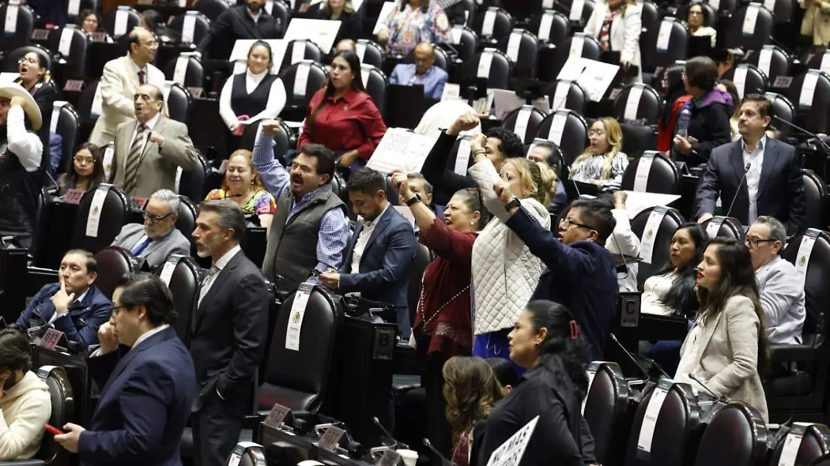 Diputados aplazan