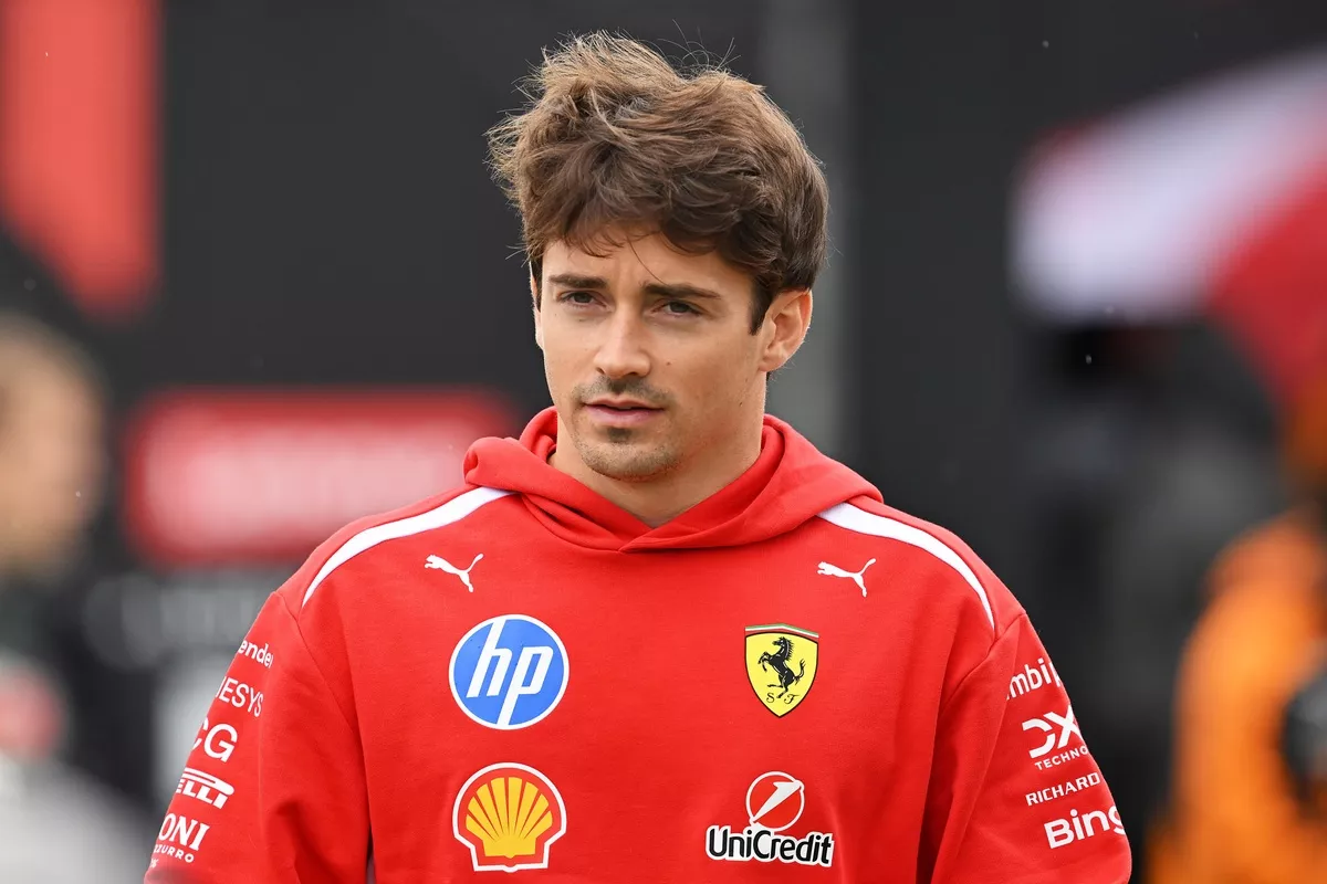 Charles Leclerc renovó su contrato con Ferrari en la Fórmula 1, reafirmando su compromiso con el equipo italiano