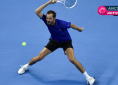 Daniil Medvedev fue descalificado del Abierto de Japón tras golpear con una pelota a un aficionado en la tribuna Daniil Medvedev fue descalificado del Abierto de Japón tras golpear con una pelota a un aficionado en la tribuna